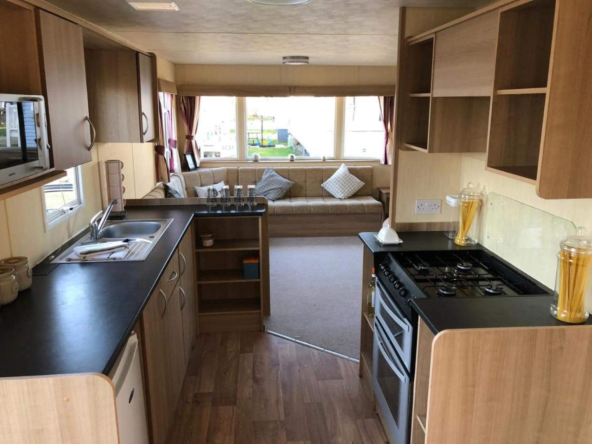 Evans Whitehouse Caravan Towyn Hotel Abergele Exterior photo