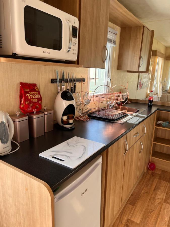 Evans Whitehouse Caravan Towyn Hotel Abergele Exterior photo